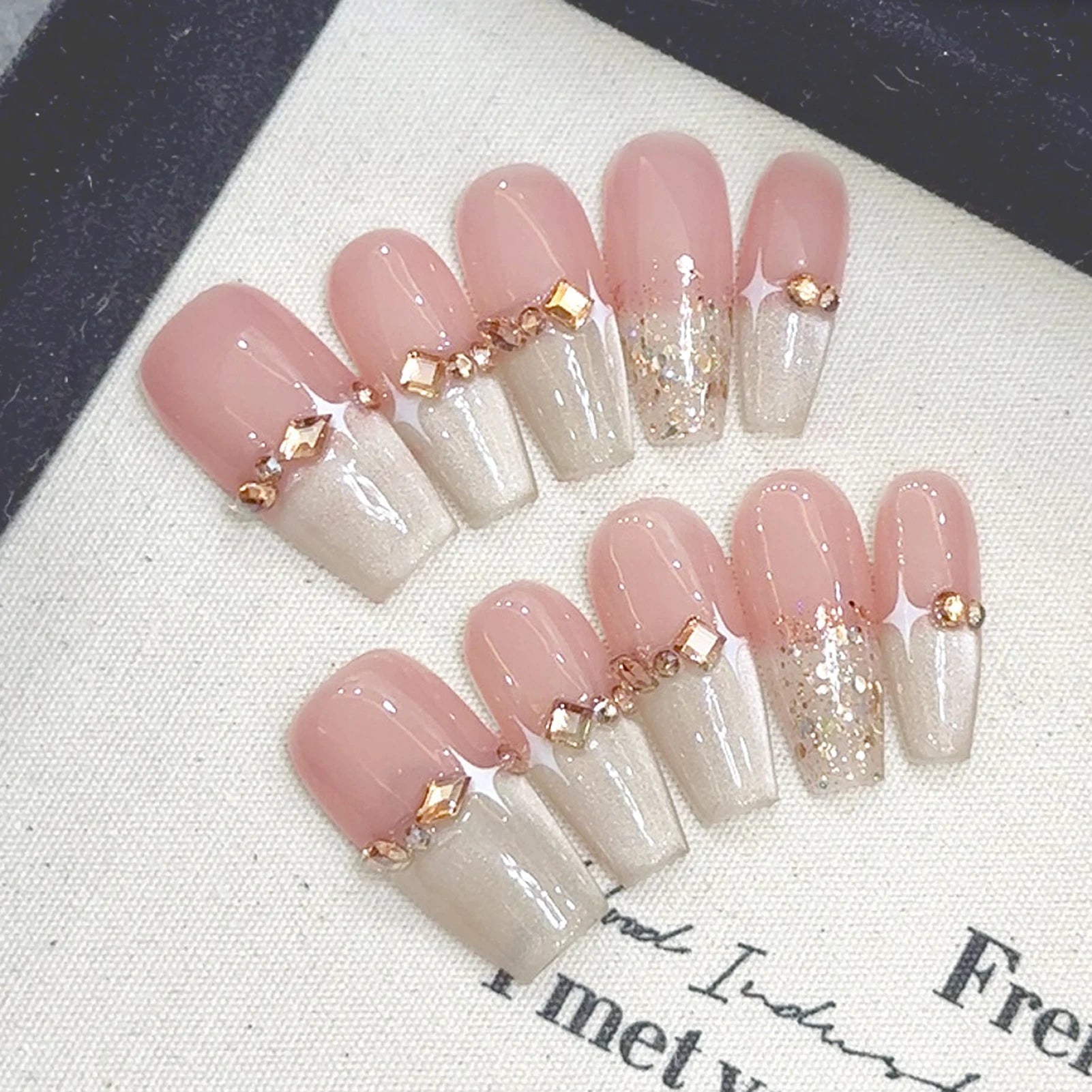 Champagne French Press On Nails Mid-length Gradient Pink Cat's Eye Handmade False Nails Glossy Diamond Decor Gentle Manicure Art