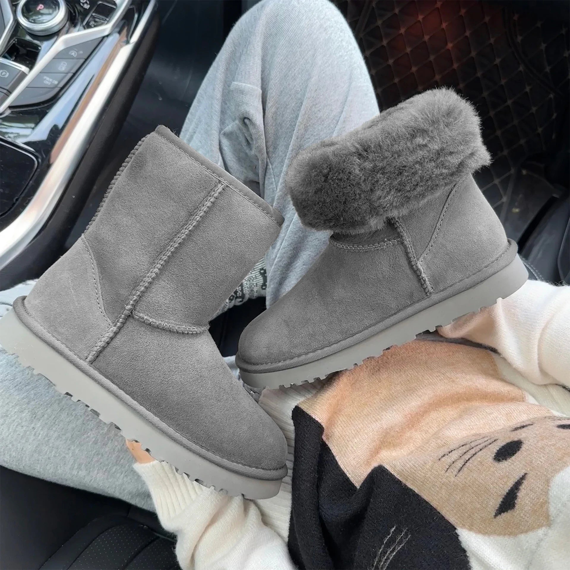 Women's fur integrated snow boots high-quality sheepskin and wool chestnut color simple and versatile black gray warm, durable