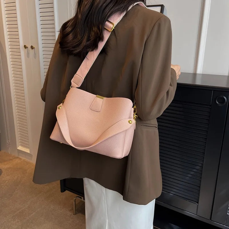 Fashionable hand-held bucket bag, large capacity crossbody bag, women's high-end feeling, light luxury women's bag
