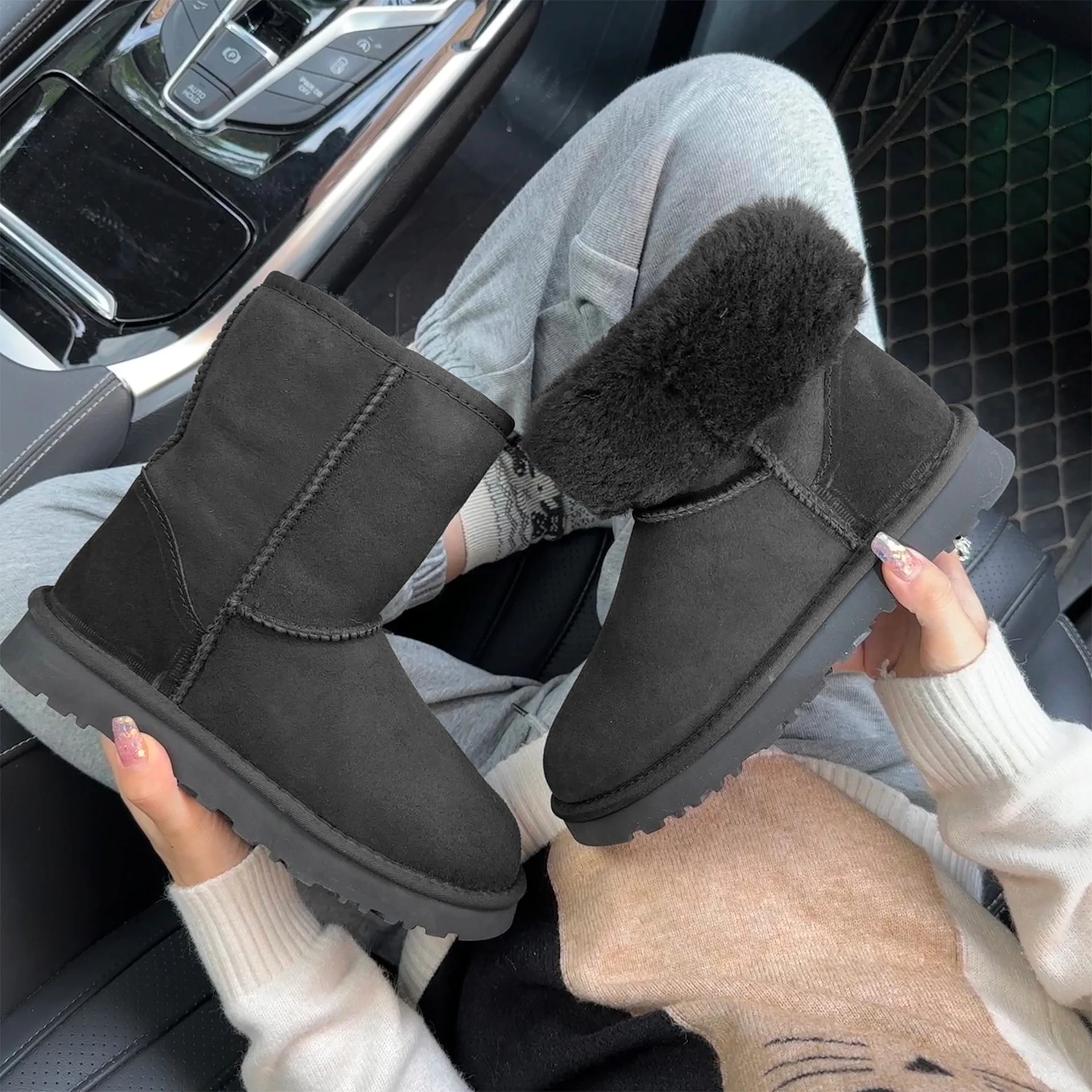 Women's fur integrated snow boots high-quality sheepskin and wool chestnut color simple and versatile black gray warm, durable